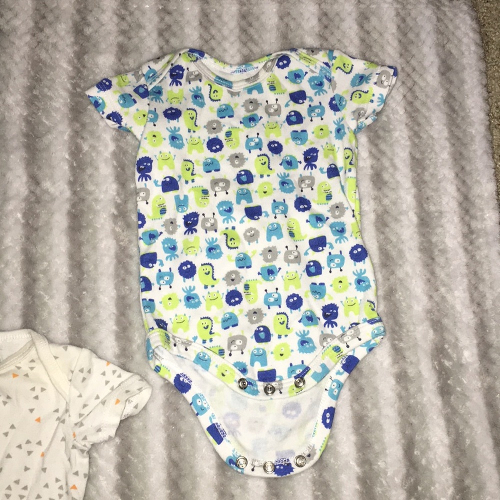 Cute monster short sleeve onesie😍